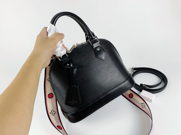 ルイヴィトンバッグ正面デザイン